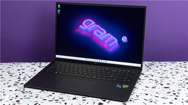 Ӣ�ض�������AI PC�����ռ�