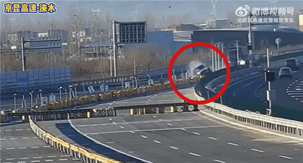 �������Զ���ʻײˮ�룡˾�����Զ���ʻ�溦�� �Լ�������Ҳûʶ�����