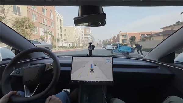 С���Զ���ʻ������ʵ����˹��FSD������������������ ��˹���ס��������